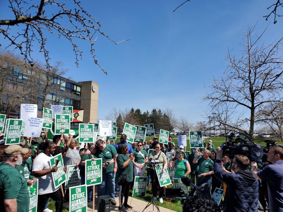 GSU advisor Carla Johnson speaks at the rally on 4/11.